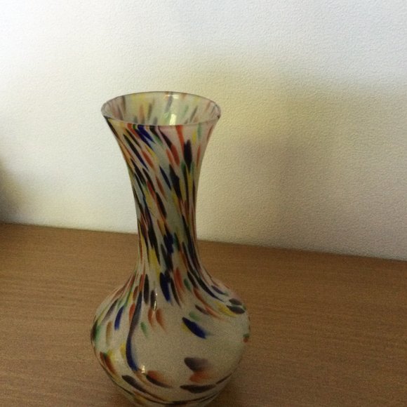 Beautiful art glass vase colorful swirl  5 3/4" tall - Picture 2 of 7